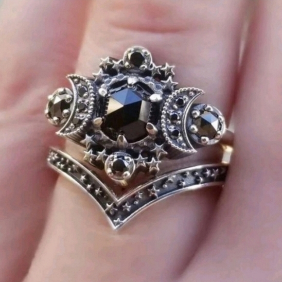 Modcloth Jewelry - MODCLOTH CELESTIAL WITCHY VIBES SET OF 2 RINGS SZ 9